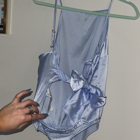 Silky light blue open back with bow bodysuit - Picture 2 of 10